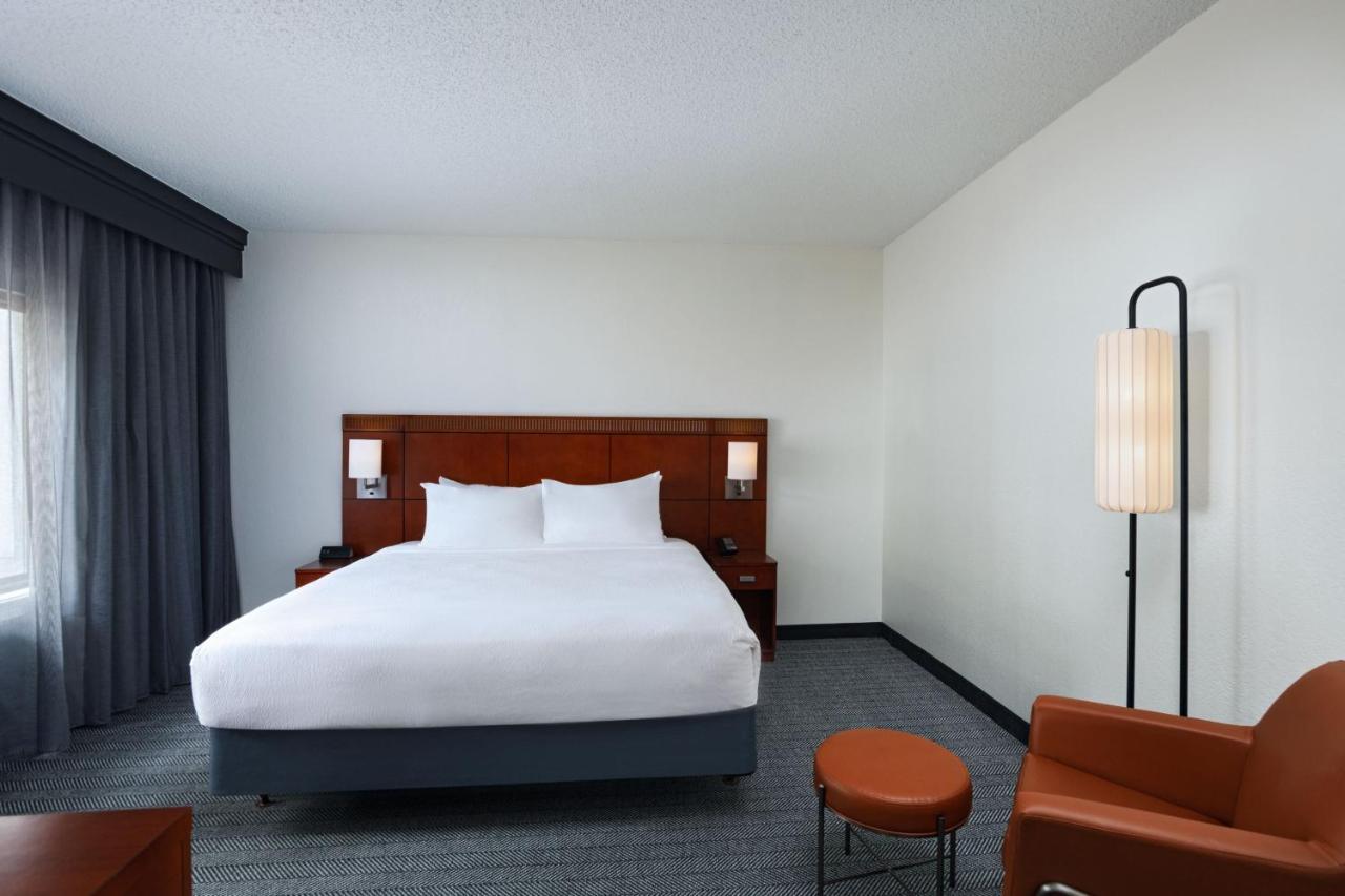 Courtyard By Marriott Dallas Richardson At Spring Valley Exterior foto