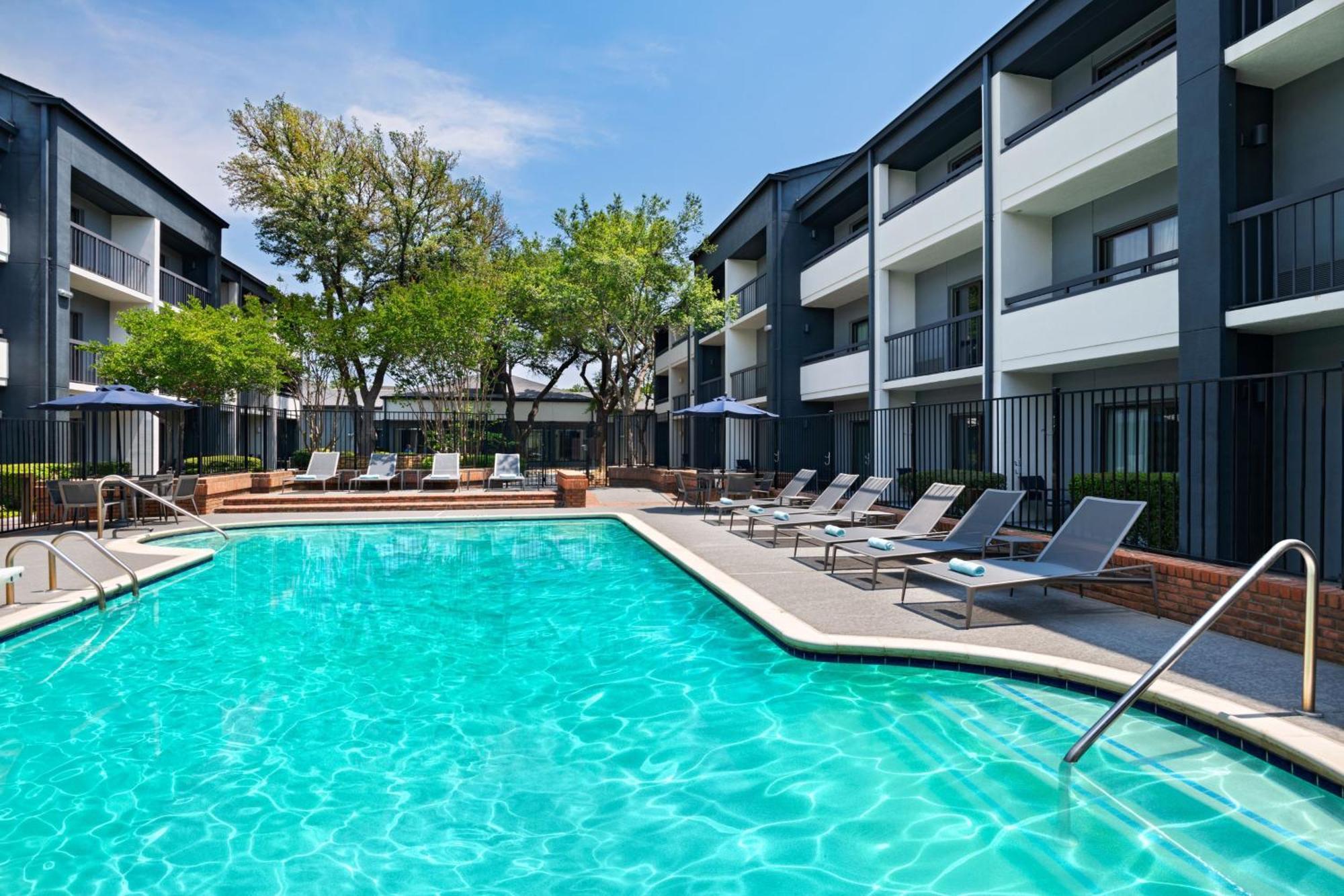 Courtyard By Marriott Dallas Richardson At Spring Valley Exterior foto