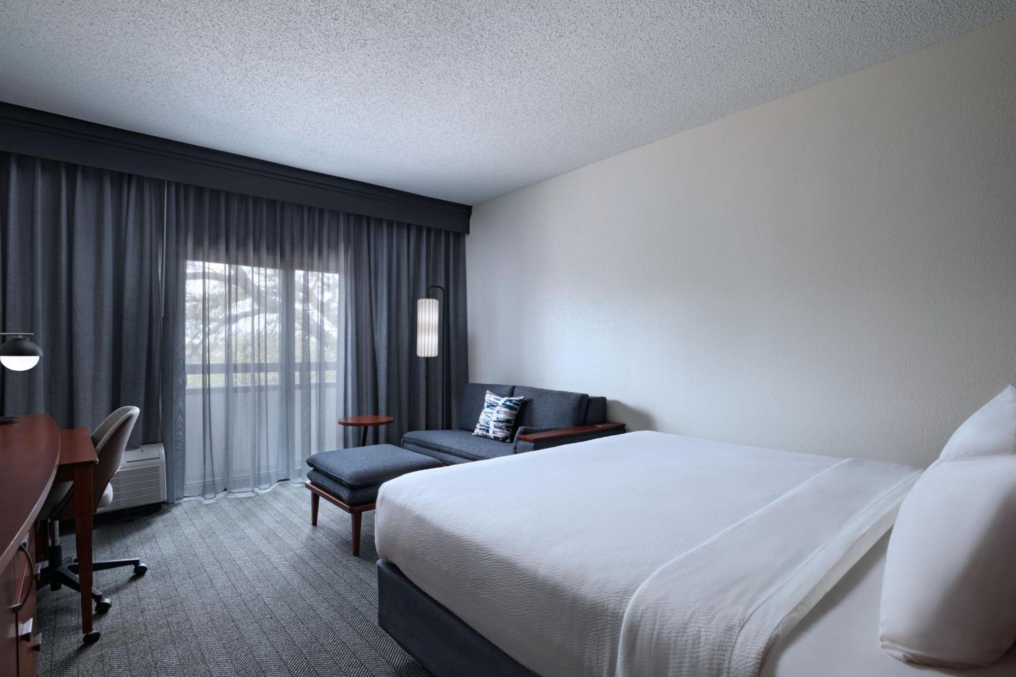 Courtyard By Marriott Dallas Richardson At Spring Valley Exterior foto